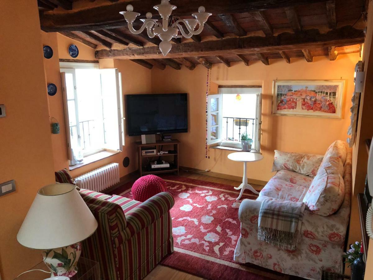 Storico Loft Nel Cuore Di لوكا المظهر الخارجي الصورة
